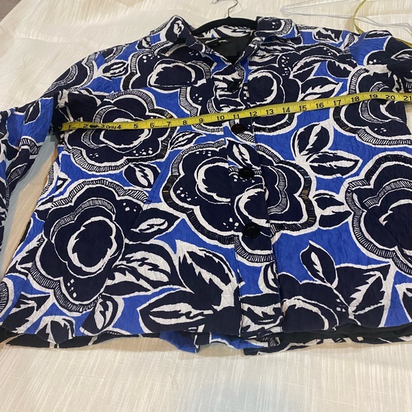 Chico’s Swing Marissa bold floral Jacket - Picture 5 of 10